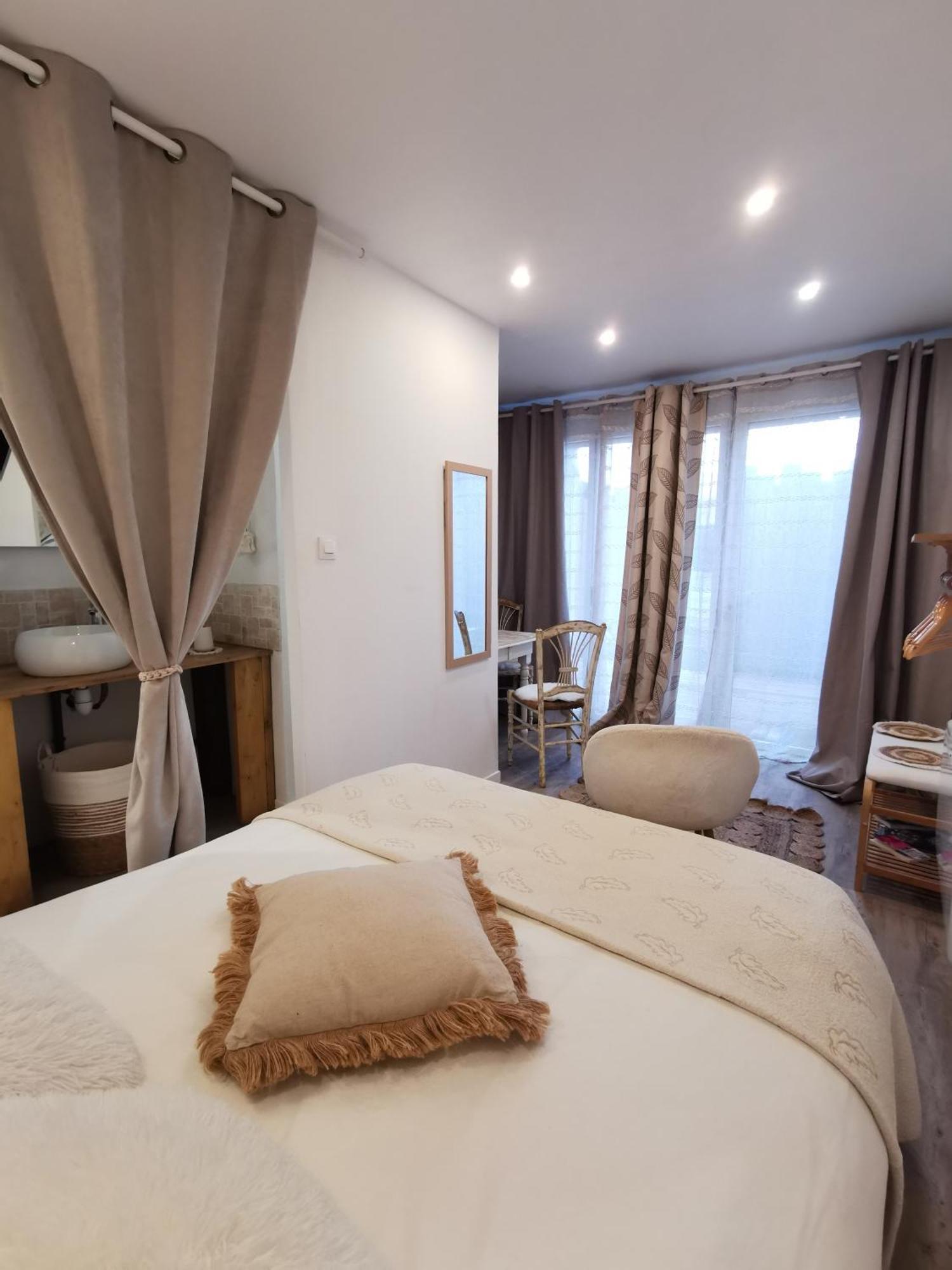 Au Poeme Du Chene, Logement Independant, Calme, Parking Gratuit Basse-Goulaine Exterior foto